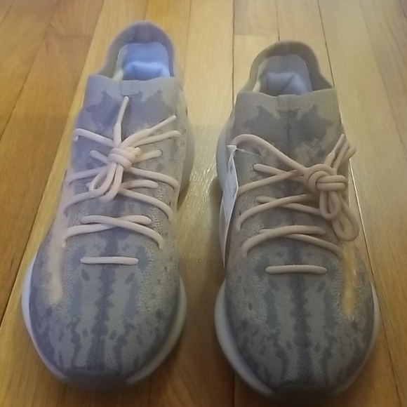 ๐๏ธ Yeezy Boost 380 - Picture 3 of 8